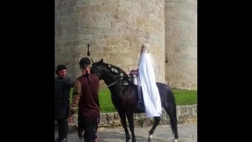 VÍDEO | Entrada triunfal de los novios zamoranos en la boda al estilo 'Juego de Tronos'