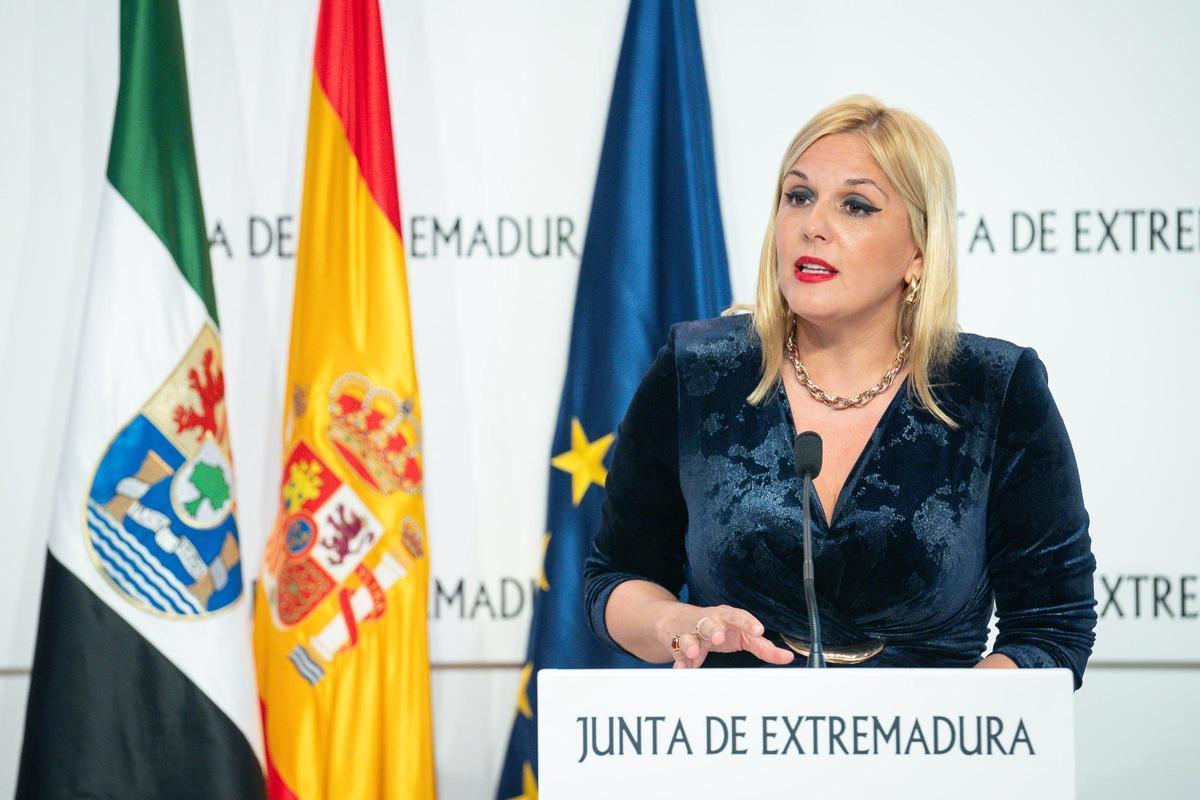 Archivo - La portavoz de la Junta de Extremadura, Elena Manzano, en una imagen de archivo.