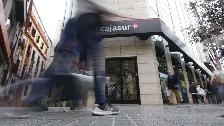 Las operaciones con tarjetas de Cajasur suben un 15% en el primer semestre en Córdoba y Jaén