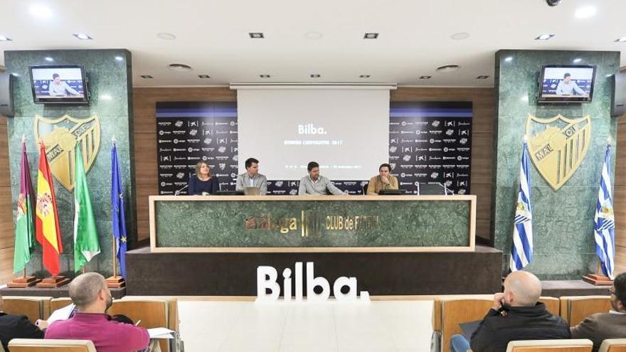 Una reunión de Bilba en la sala de prensa de La Rosaleda.