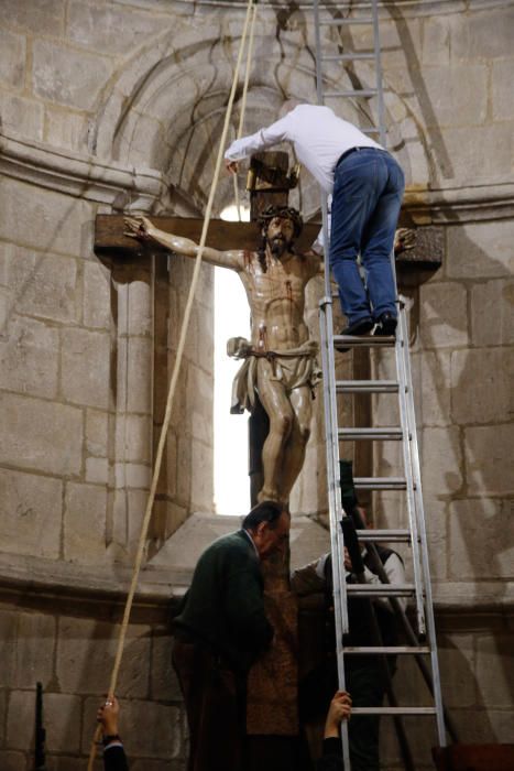 El descenso del Cristo de la Agonía