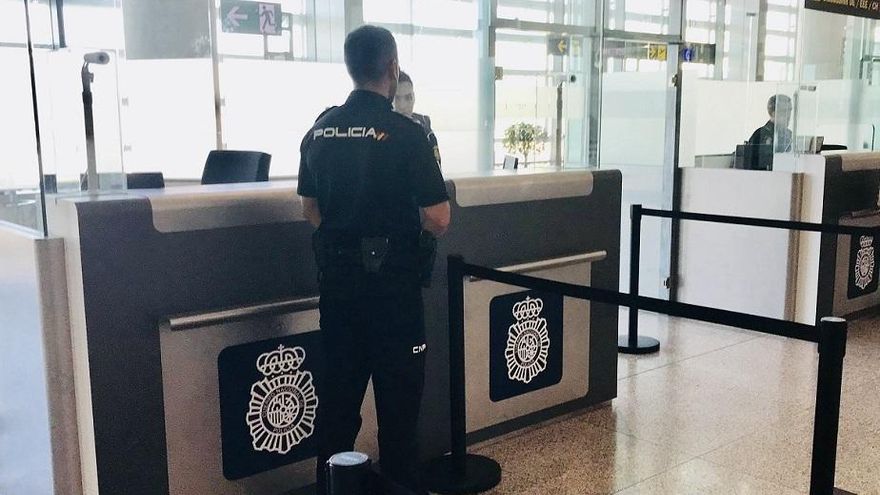 La Mesa del Turismo pide más policías en los controles aeroportuarios