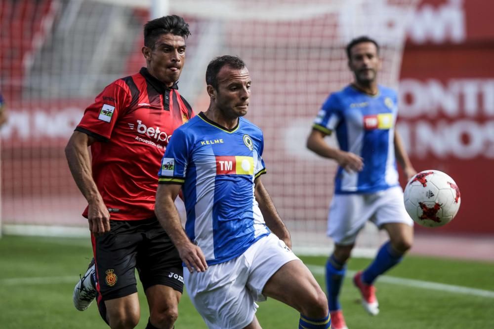 Un gol de Chechu Flores rescata un punto en Mallorca tras un penalti evitable concedido por Santamaria