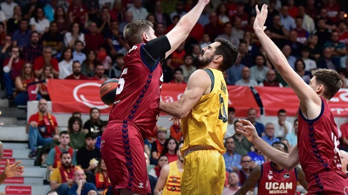 El Barça no encontró solución a la dura defensa del UCAM Murcia