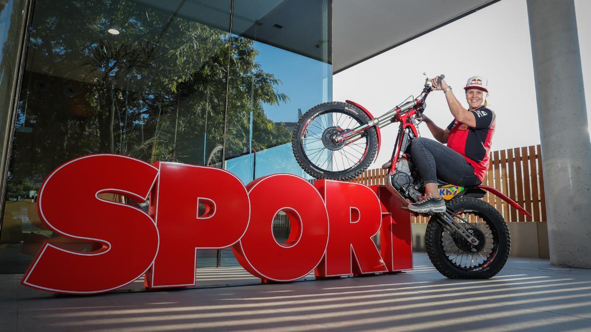 Laia Sanz visitó las nuevas instalaciones del SPORT