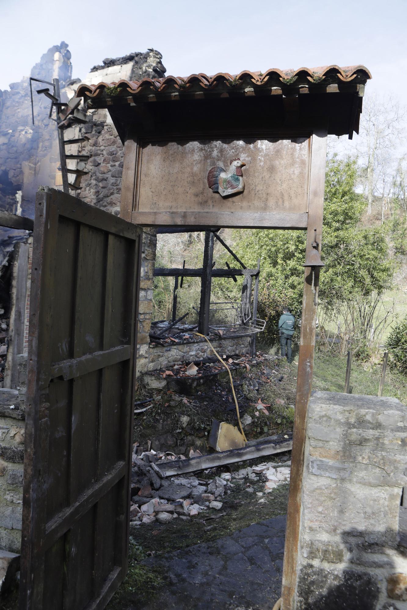 EN IMÁGENES: Las impresionantes fotografías del incendio de la casa de Piloña donde murió una mujer