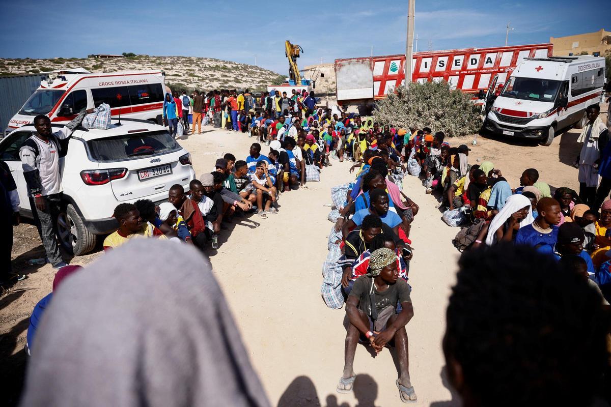 Lampedusa, colapsa tras la llegada de 6.000 inmigrantes en 24 horas