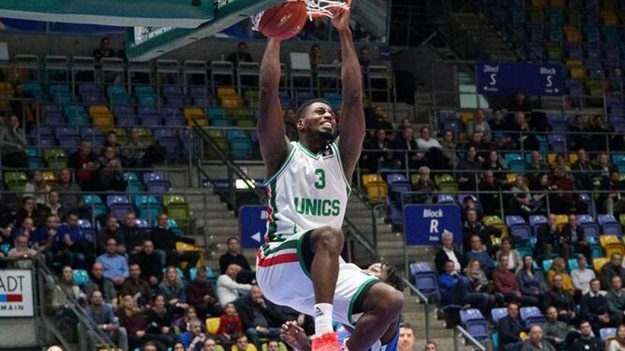 El internacional canadiense Melvin Ejim, fichado este verano por el Unicaja, es el jugador cajista con más followers en la red social Twitter.