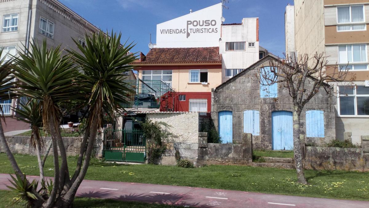 Bloque de viviendas turísticas en Rodeira, en Cangas.