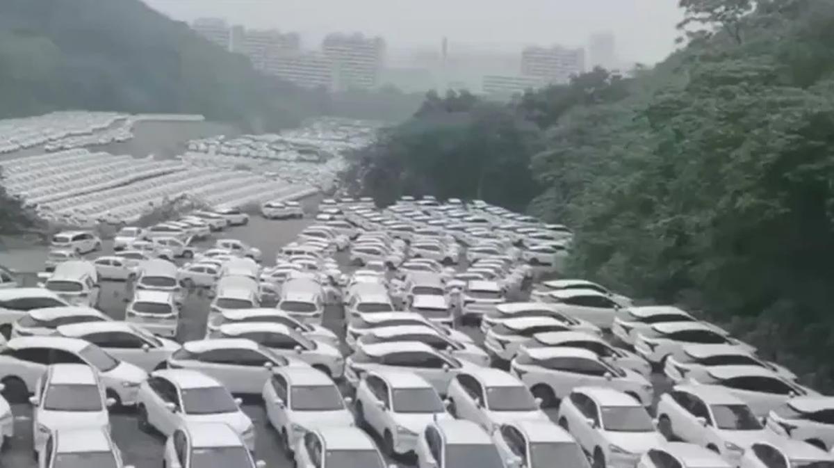 Cementerio de coches eléctricos en China