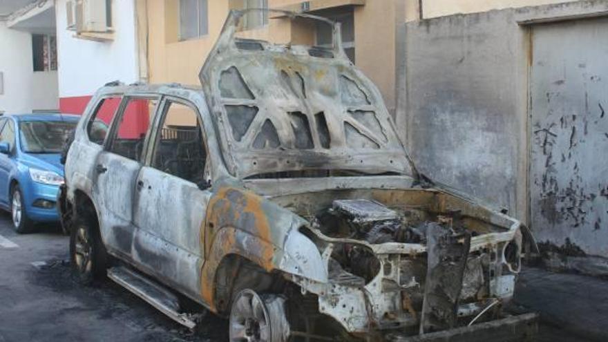 Arde otro coche de madrugada en Duanes de la Mar de Xàbia