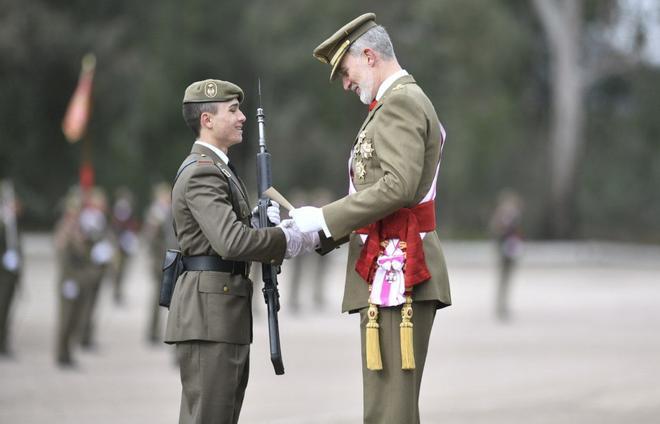 Fotogalería | Las imágenes de la jura de bandera en el Cefot de Cáceres presidida por Felipe VI