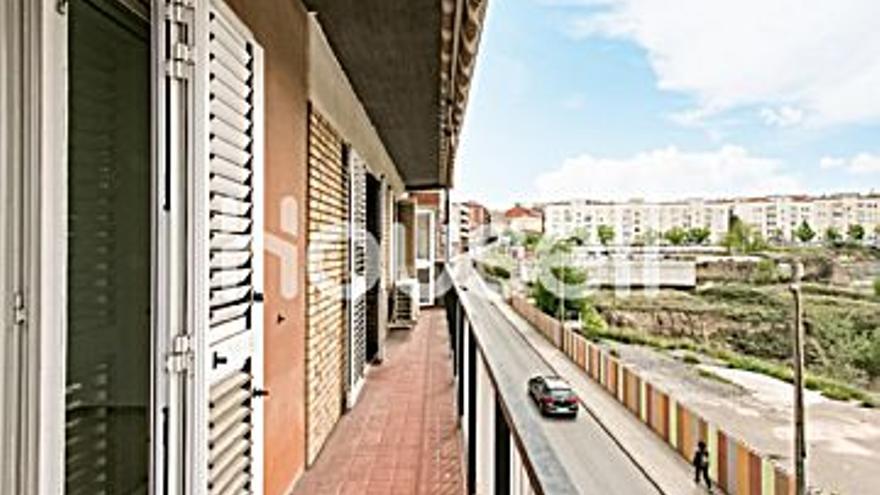 120.000 € Venta de piso en Manresa 110 m2, 4 habitaciones, 1 baño, 1.091 €/m2, 2 Planta...