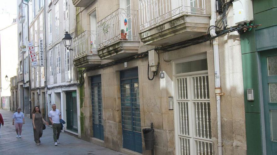 La resistencia del casco vello: comerciantes  mantienen vivo un barrio sin plan oficial de rescate