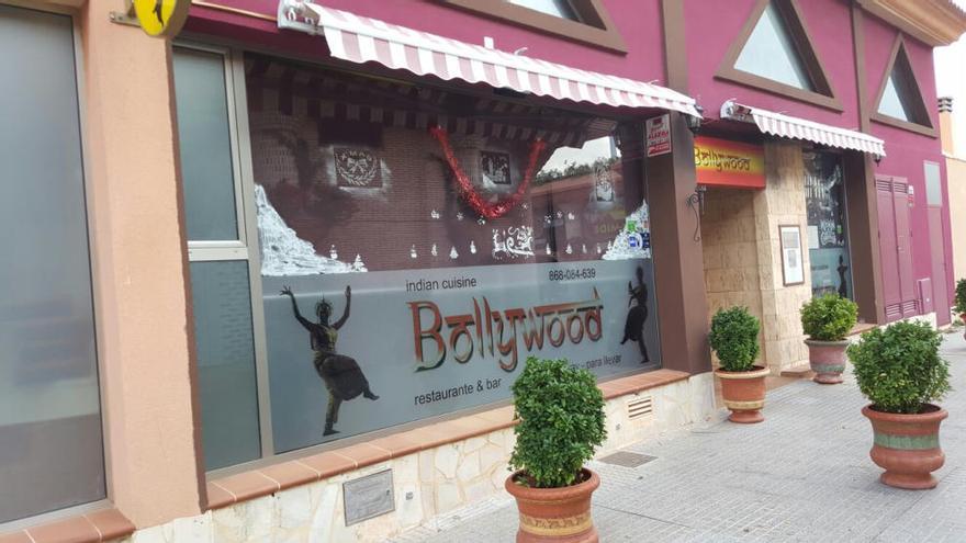 Roban en Nochebuena en un restaurante indio.