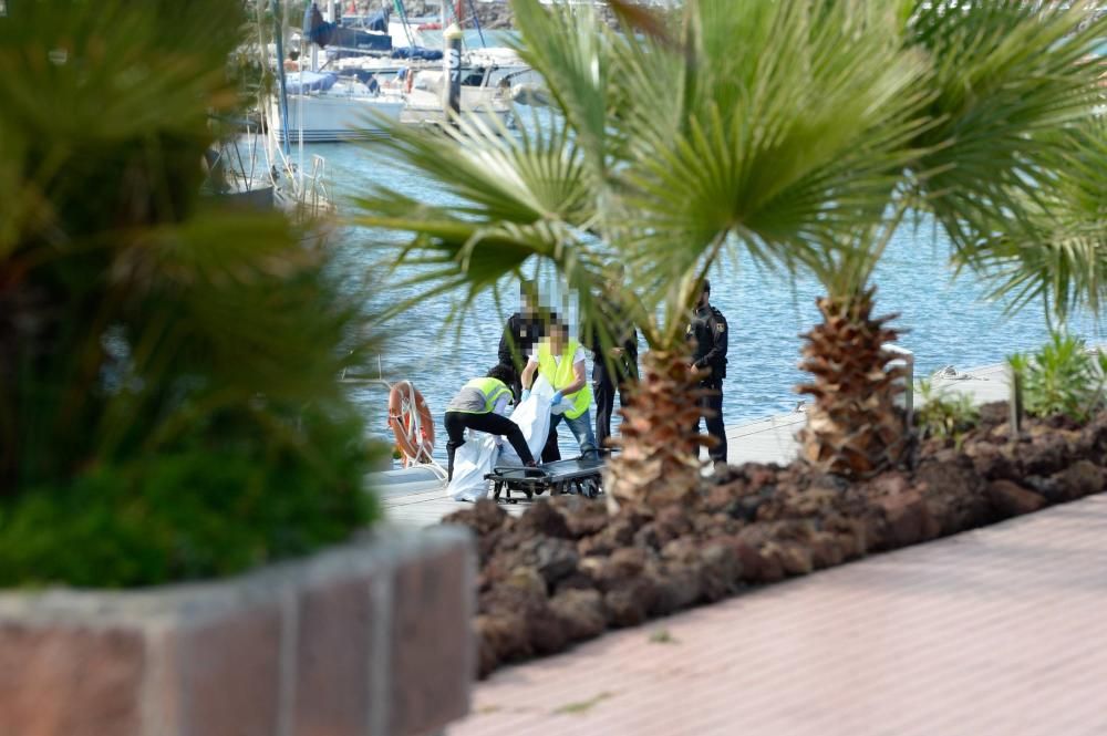 Las Palmas de Gran Canaria. Cadaver en el Muelle Deportivo | 12/04/2019 | Fotógrafo: José Carlos Guerra