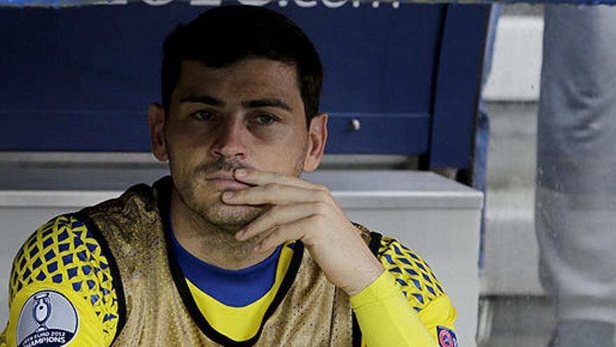 Iker Casillas, en el banquillo.