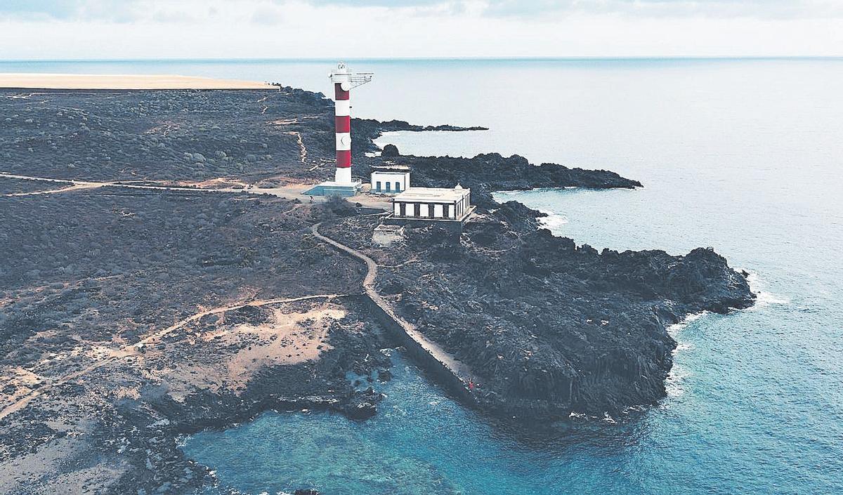 El faro de Punta de Rasca baliza el hueco que dejan el de Punta de Teno y el de Abona