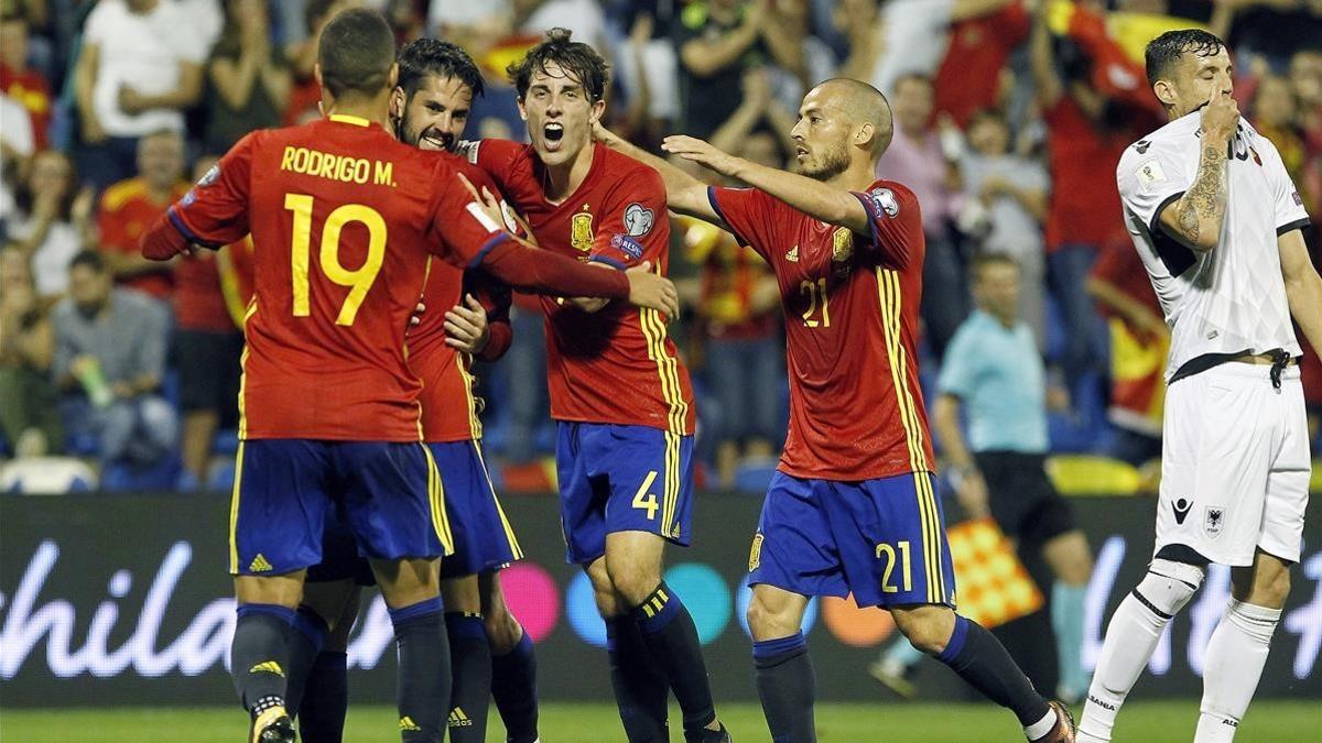 Los jugadores de 'La Roja' celebran el segundo gol ante Albania