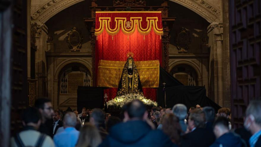 La Soledad, en el acto final que sustituó a la procesión, tras la coronación canónica, en la Catedral.