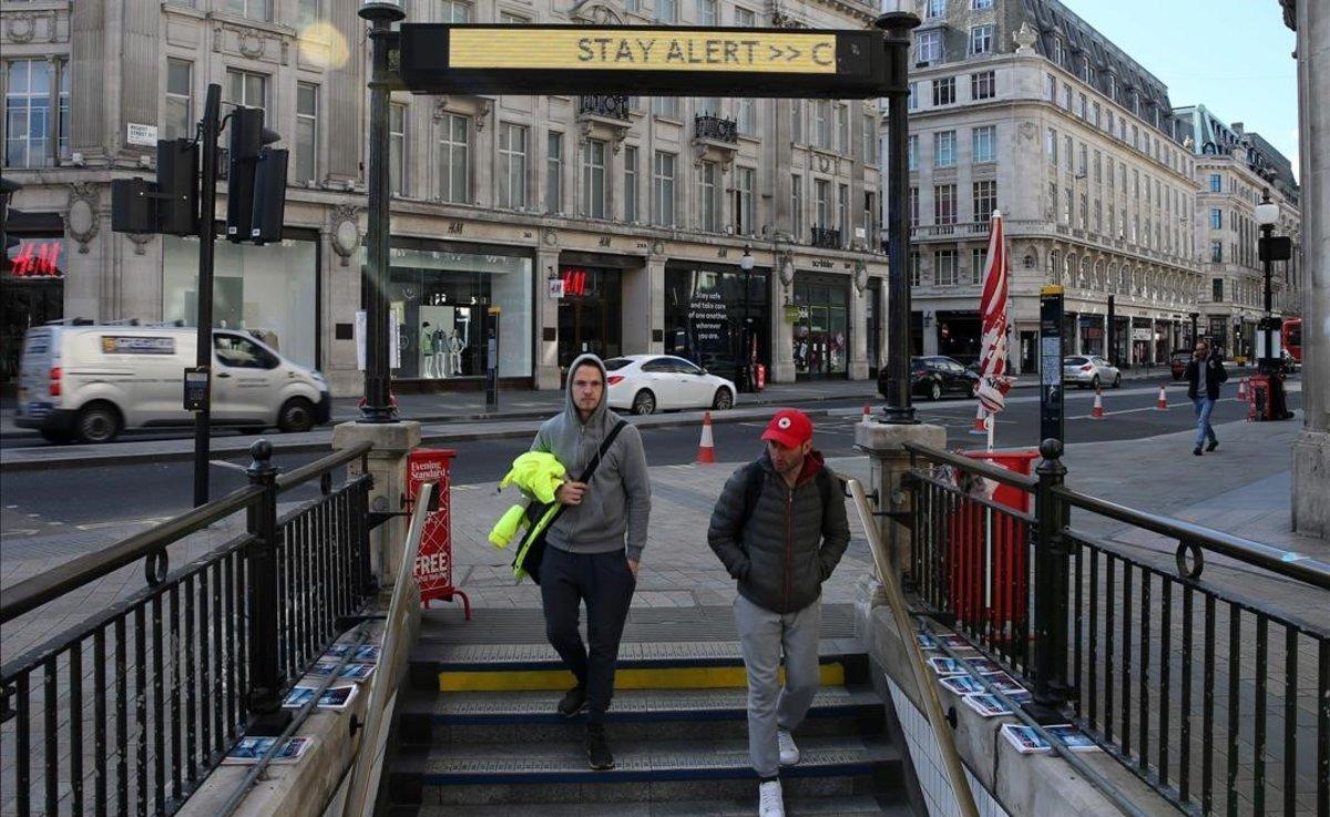 Entrada a la estación de metro de Oxford Circus, en Londres.