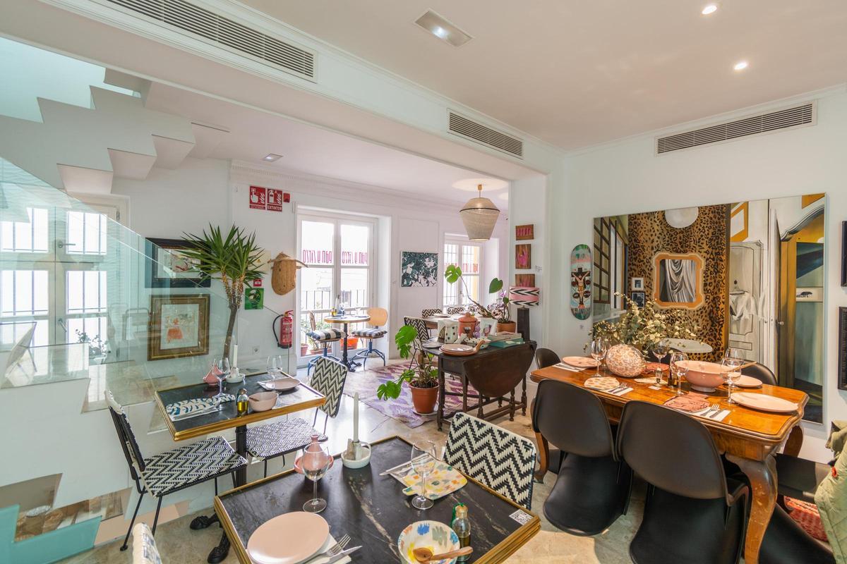 Pan y Circo, el restaurante del Centro de Sevilla con los mejores platos de la cocina "viajera" y obras de arte en venta