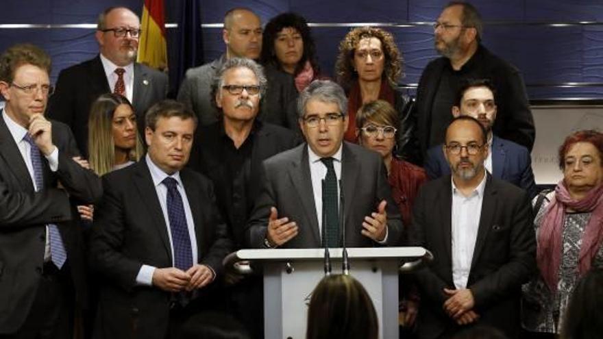 Homs va comparèixer amb companys de partit i diputats d&#039;ERC i el PNB.