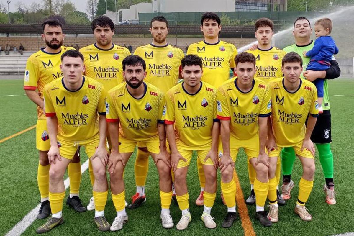 La plantilla del Andés, en el Municipal de Nava.  | ANDÉS CF