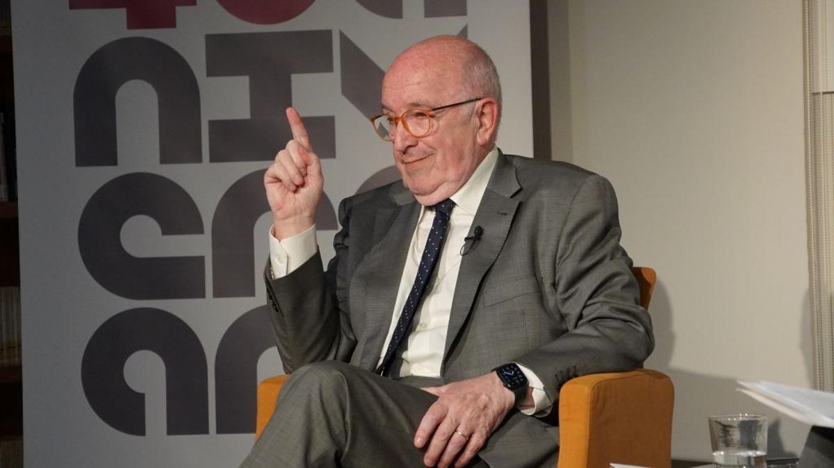 Joaquín Almunia, durante su conferencia en el Consell Valencià de Cultura.