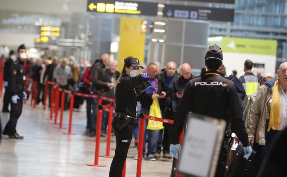 Los países de la UE aceleran la repatriación de sus turistas ante el avance del coronavirus