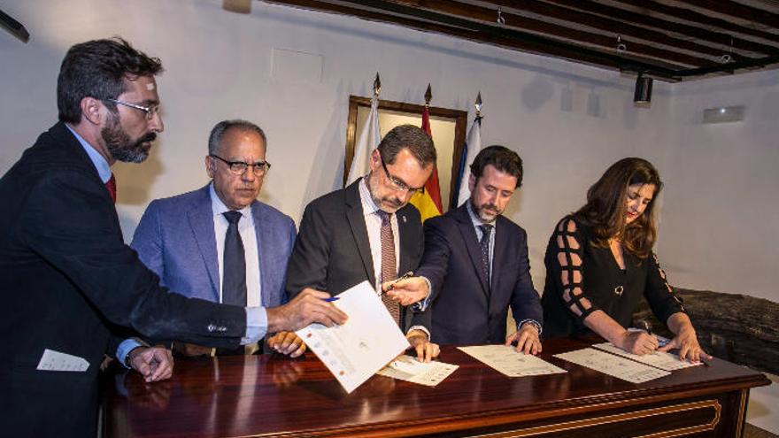 Los presidentes de Lanzarote, La Gomera, Fuerteventura, Tenerife y El Hierro firman el manifiesto en defensa de la triple paridad