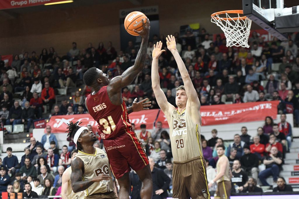 Todas las imágenes del partido del UCAM Murcia contra el Bàsquet Girona