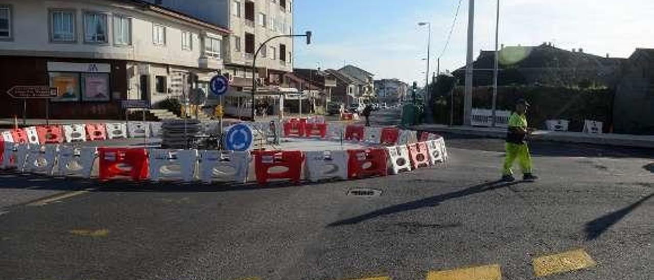 La Xunta inicia las obras de la rotonda de Corvillón y derriba las casas  del Magariños - Faro de Vigo