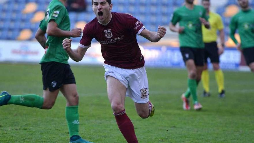 Javier Bonilla, celebrando uno de los goles que marcó en su etapa en el Pontevedra. // Gustavo Santos