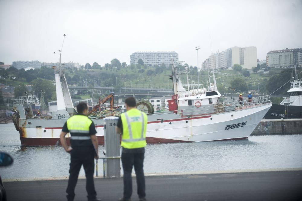 El cuerpo de la víctima fue trasladado al puerto de A Coruña.