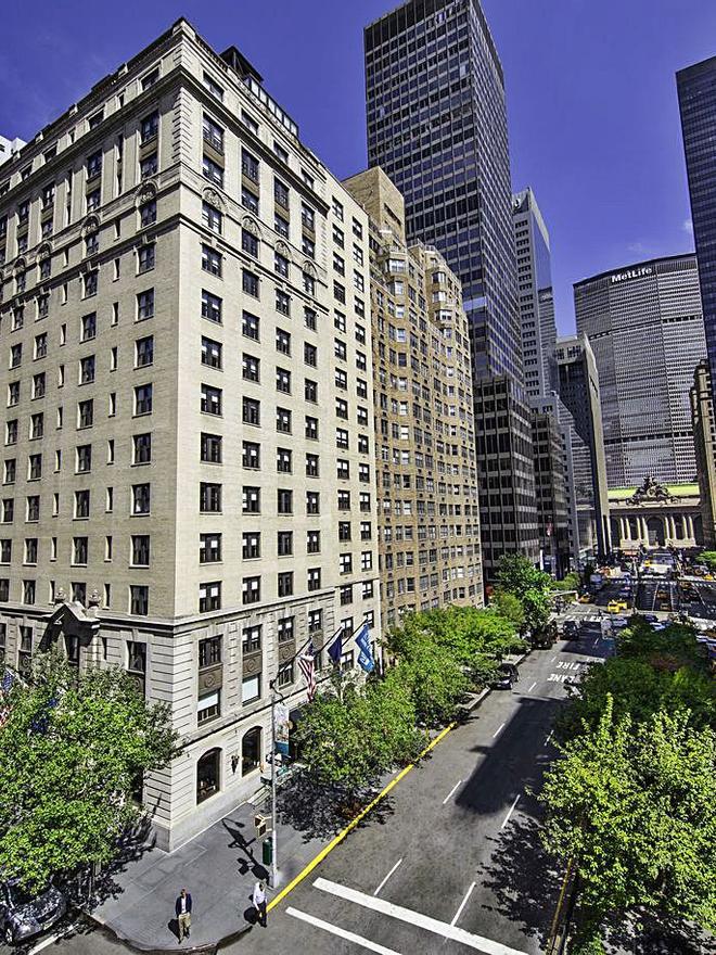 Murray Hill (Nueva York). El edificio Murray Hill, en número 70 de Park Avenue, no está entre las compras más caras de Ortega pero sí entre las más carismáticas. Levantado en 1928, el inmueble alberga un hotel Iberostar en el corazón de Manhattan. Pagó 61 millones en 2016. | IBEROSTAR