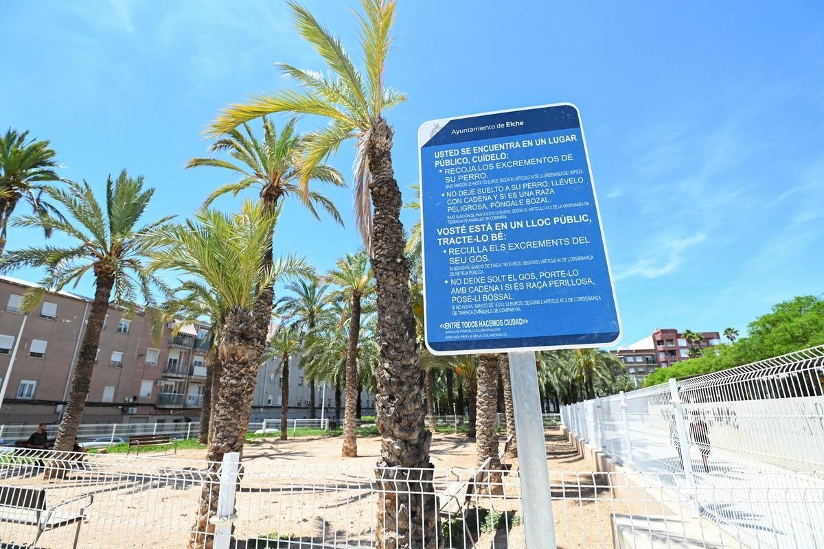 Cartel del Ayuntamiento con las normas a cumplir
