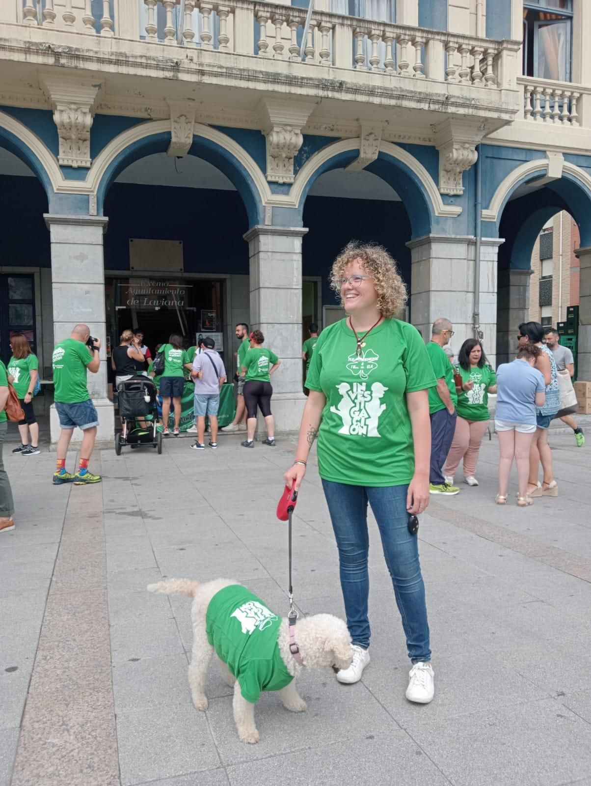 Doscientas personas marchan y escancian en Laviana para combatir la ELA