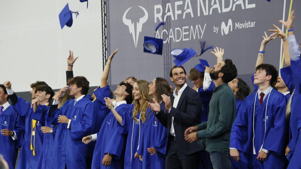 Rafa Nadal, acompañado por el baloncestista Ricky Rubio, preside la ceremonia de graduación de la sexta promoción de la &quot;Rafa Nadal Academy by Movistar&quot;