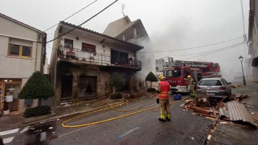 Imatge de l&#039;incendi causat per l&#039;explosió en una fusteria de Castellcir
