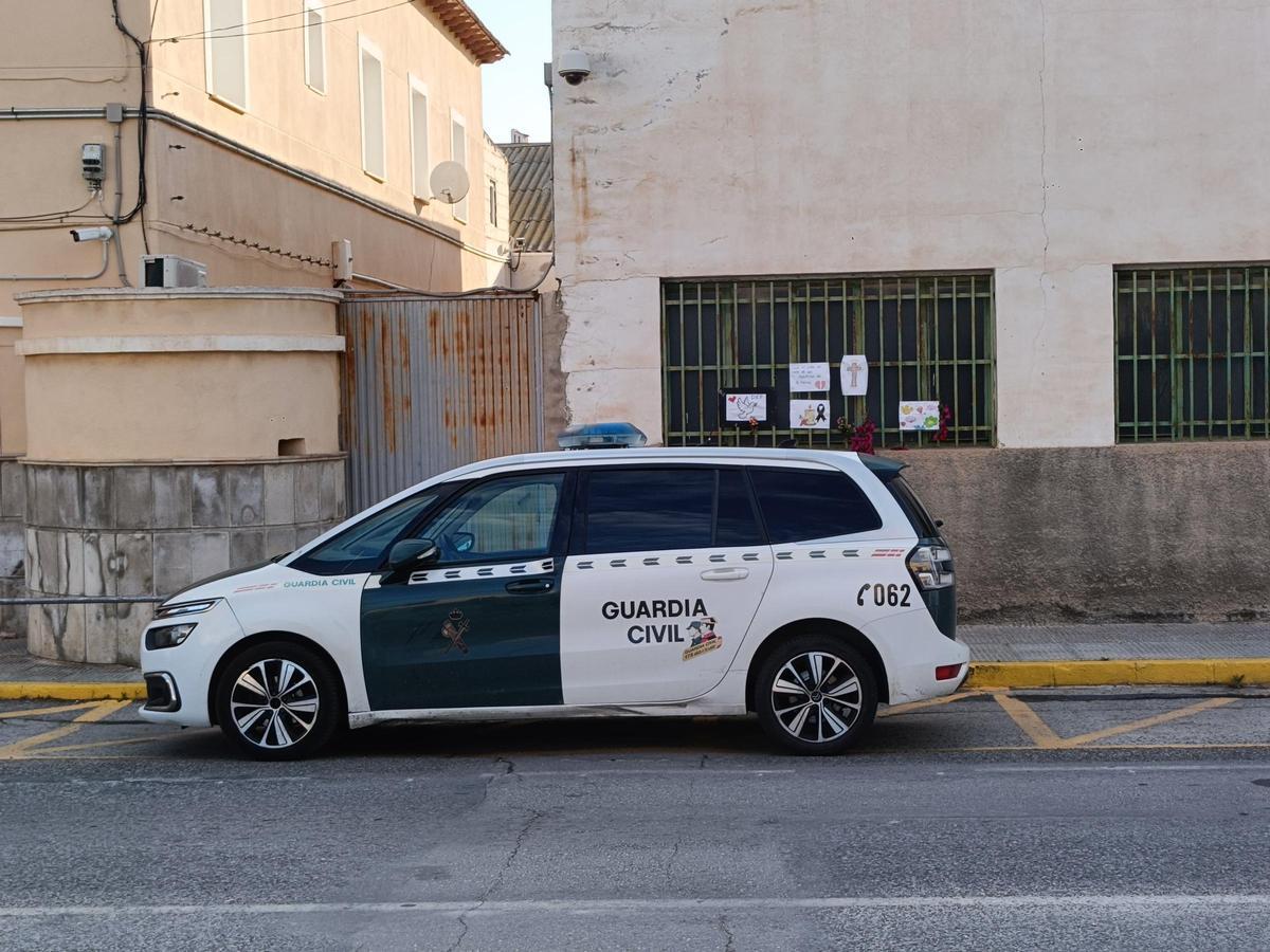 Mensajes de recuerdo en una de las ventanas