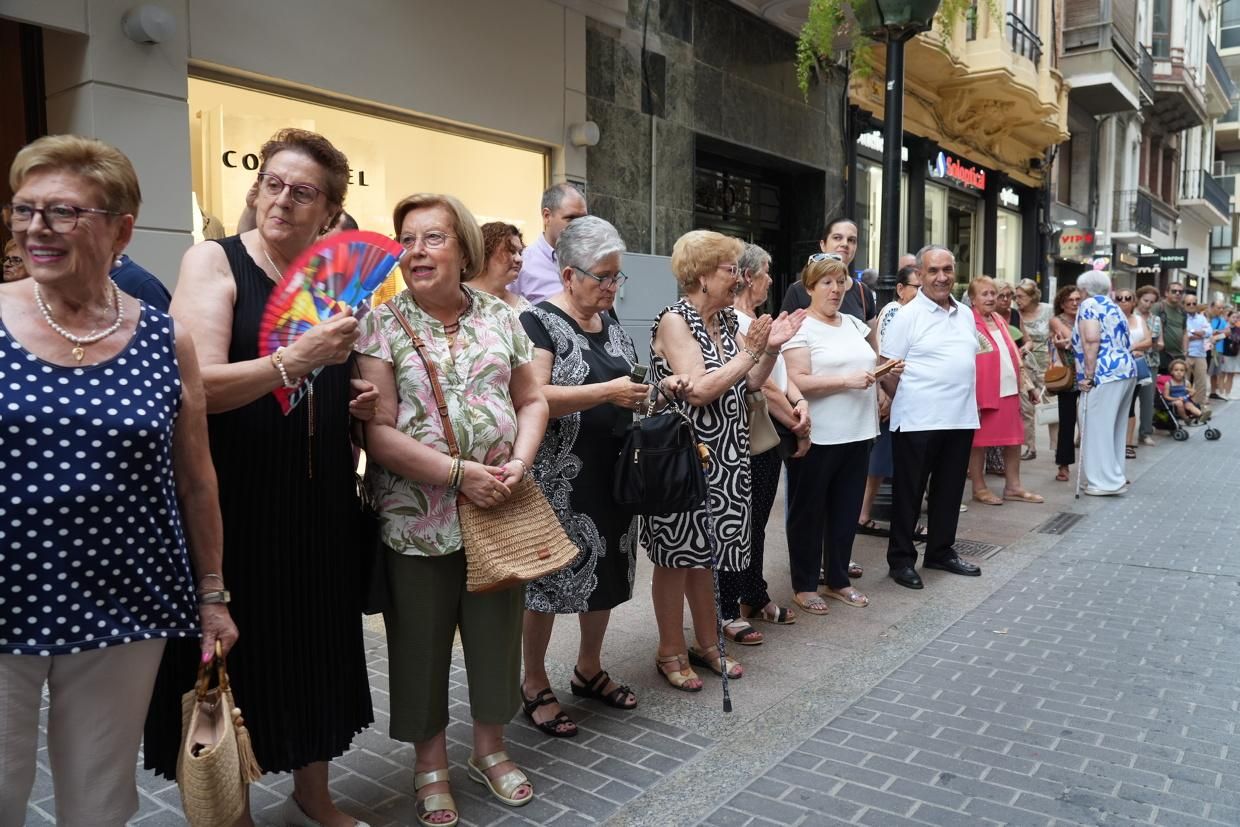 Castelló recibe con honores al Santísimo en la procesión del Corpus Christi