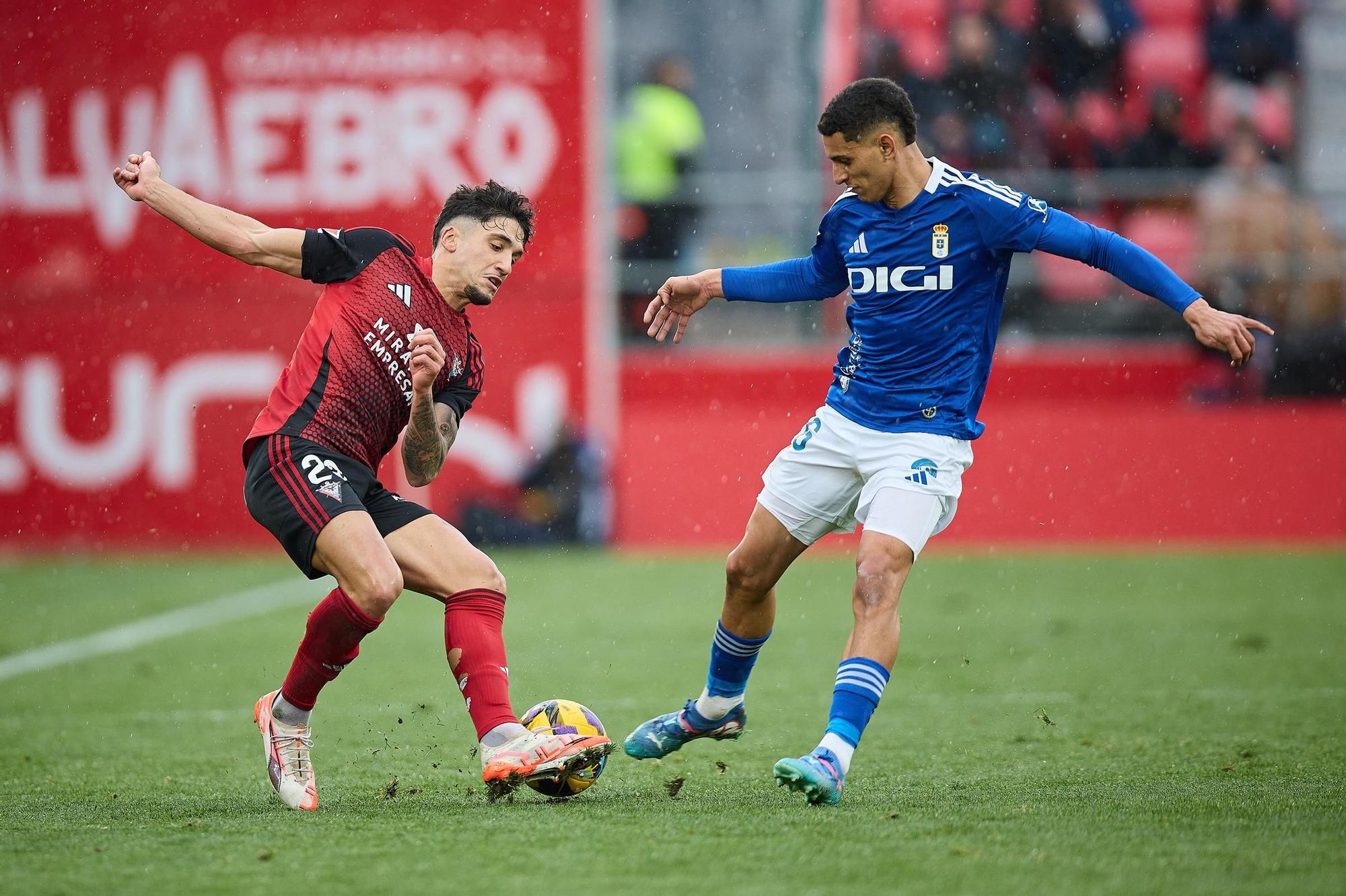 El partido entre el Mirandés y el Real Oviedo, en imágenes