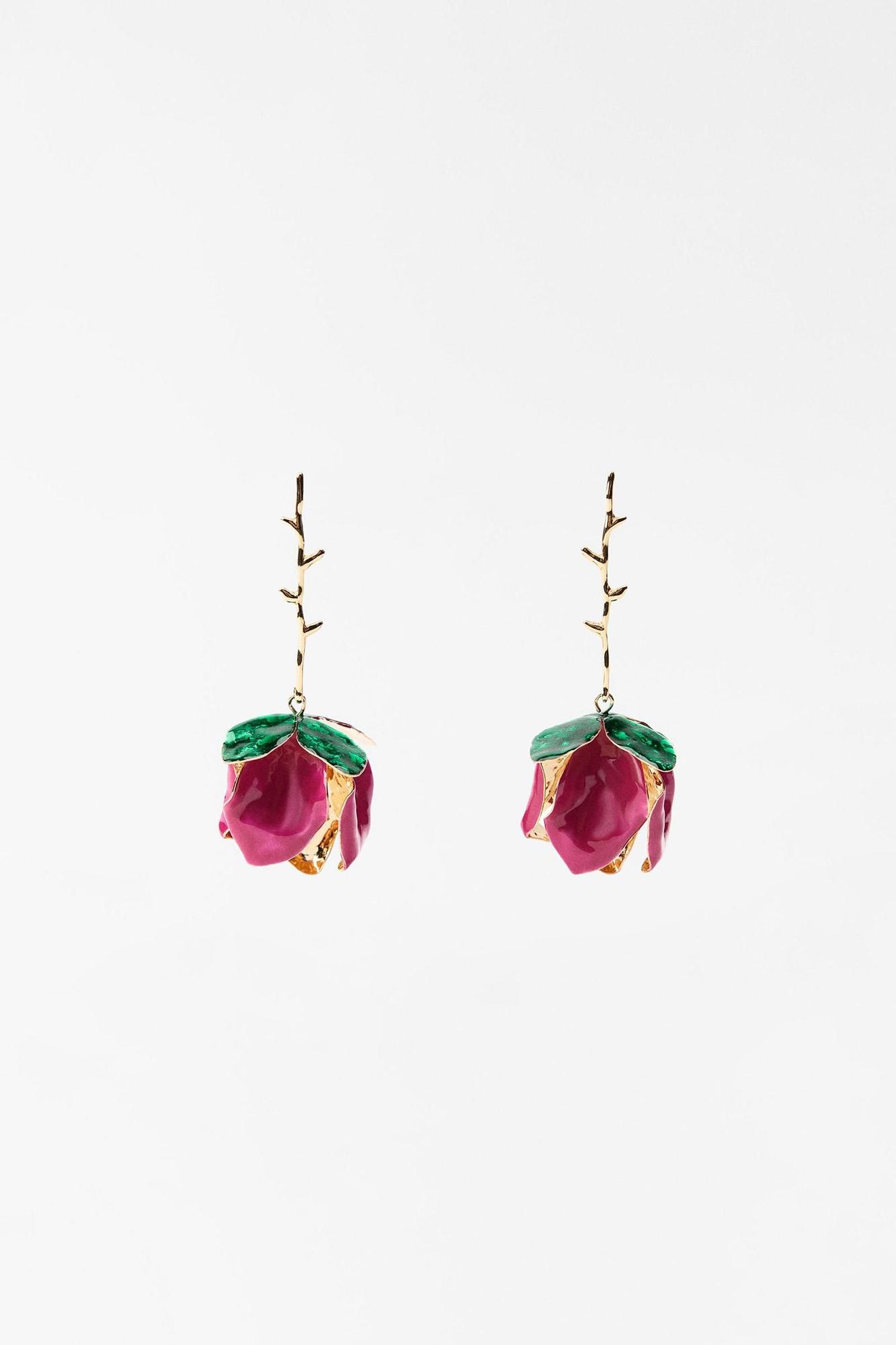 Pendientes con forma de rosa de Zara