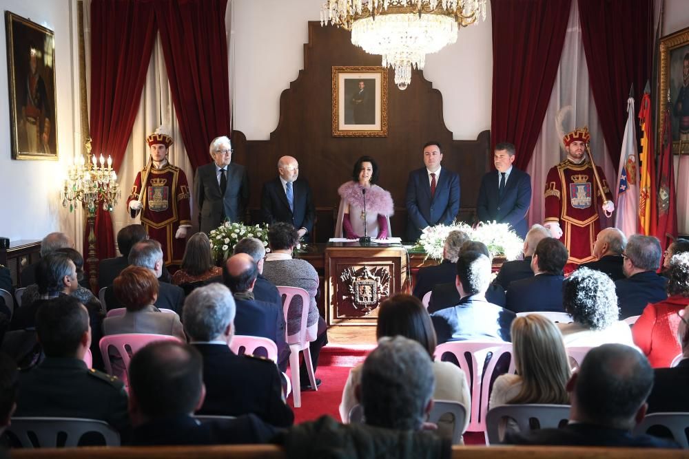 Al acto han asistido, entre otros, el presidente de la Xunta Alberto Núñez Feijóo, el delegado del Gobierno en Galicia, Javier Losada, y el presidente de la Diputación, Valentín González Formoso.