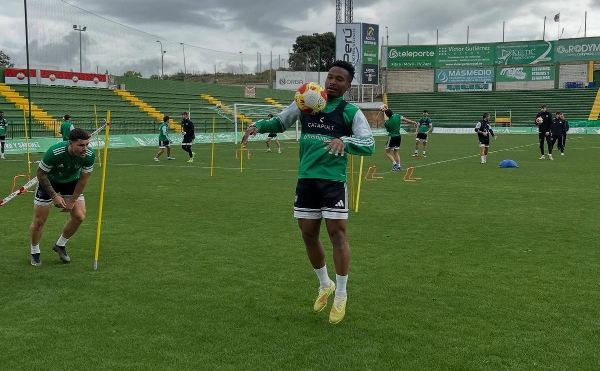 Entrenamiento del Cacereño en el Príncipe Felipe.