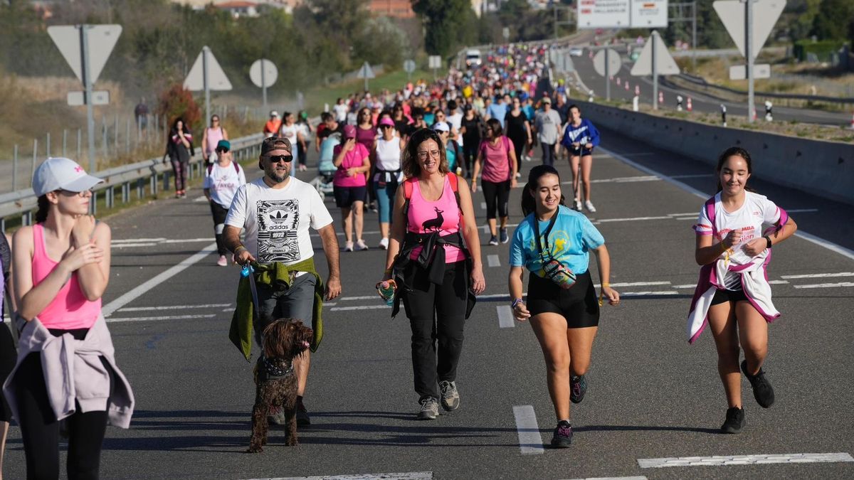 Participanes en la XXXVIII Marcha de Asprosub