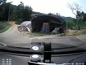 Vídeo que mostra els set segons que l’examinada triga a bolcar el cotxe i suspendre la prova de conduir.