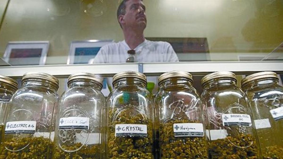Una tienda que vende marihuana para uso terapéutico en la ciudad californiana de Los Ángeles.