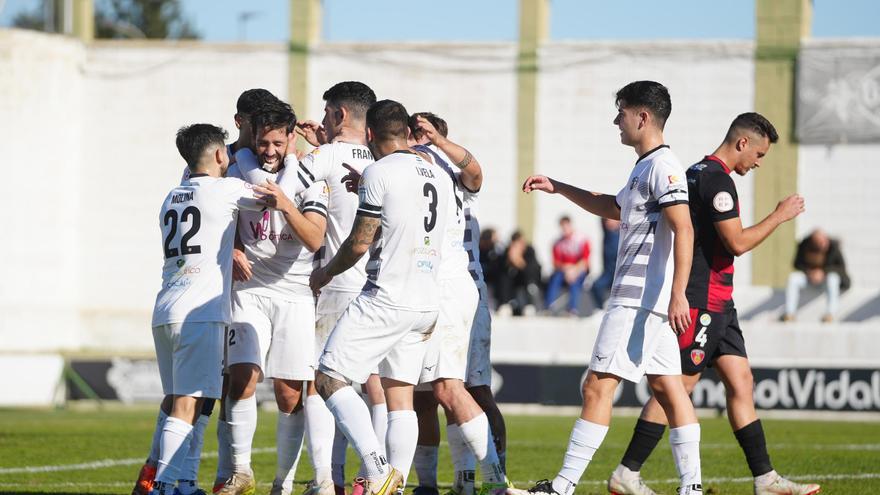 Pozoblanco-Salerm Puente Genil: el derbi de Tercera RFEF en imágenes